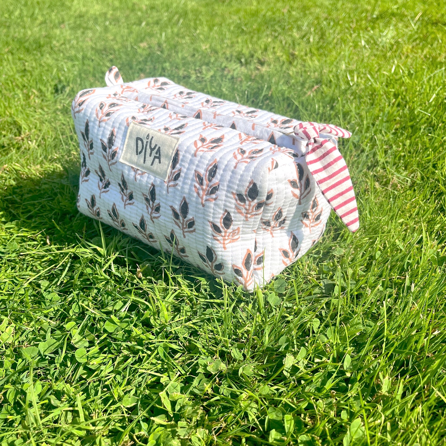 Medium Pouch - White & Black Leaves