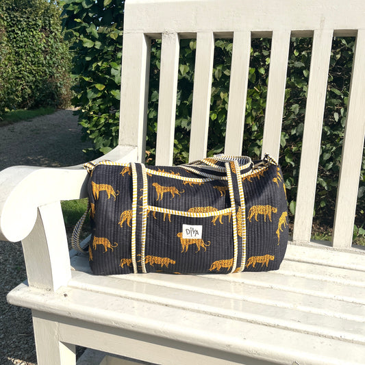 Black Tiger Print Travel Bag